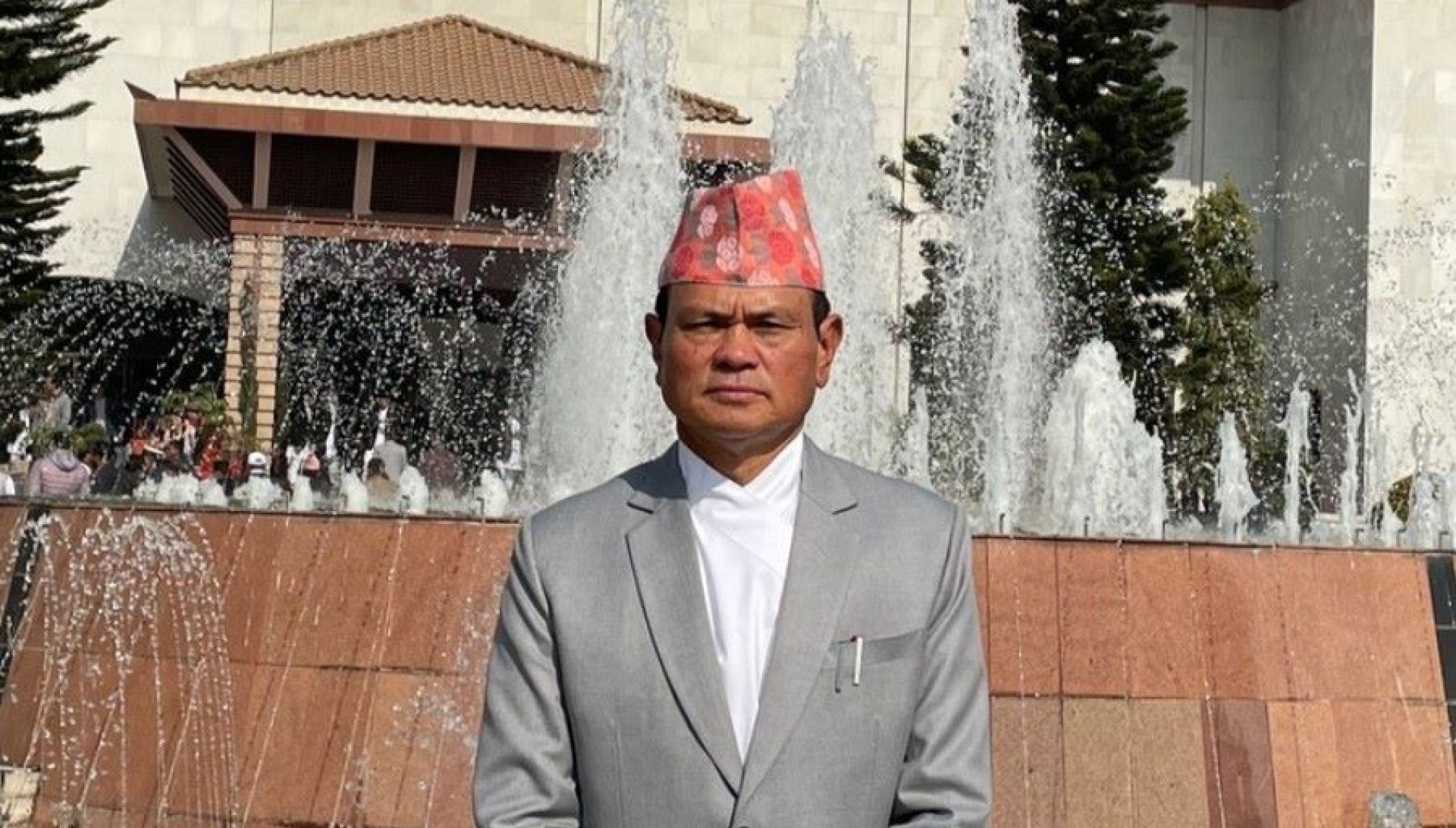 नवनियुक्त ऊर्जा राज्यमन्त्री गर्बुजाले आज शपथ ग्रहण गर्दै